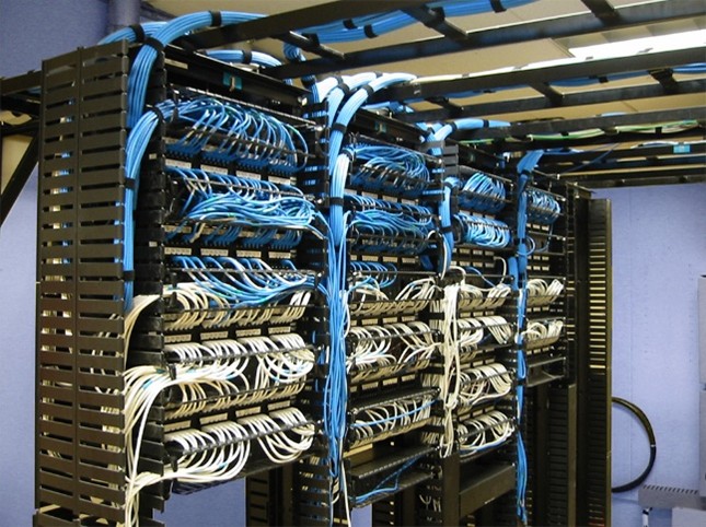 rows of servers cable managed